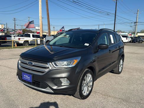 Used 2019 Ford Escape SEL image 3