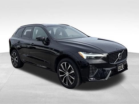 Certified 2024 Volvo XC60 B5 Plus w/ Protection Package Premier AWD/4WD image 37