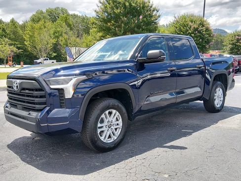 Used 2022 Toyota Tundra SR5 w/ SR5 Convenience Package AWD/4WD image 8