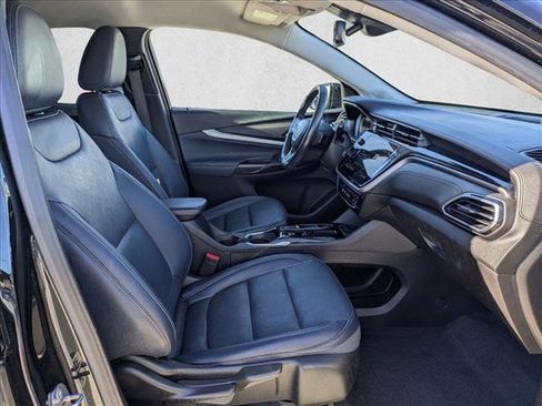 Used 2022 Chevrolet Bolt EUV LT w/ Convenience Package image 19
