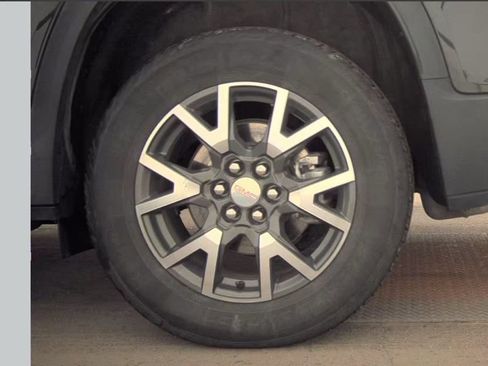 Used 2023 GMC Acadia SLE w/ Driver Convenience Package image 9