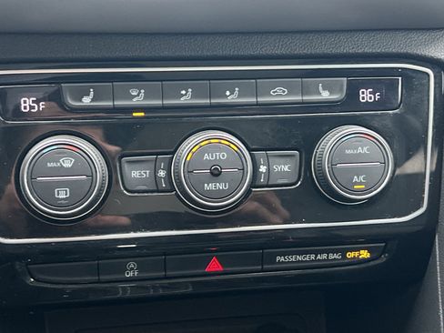 Used 2022 Volkswagen Atlas SEL R-Line image 21