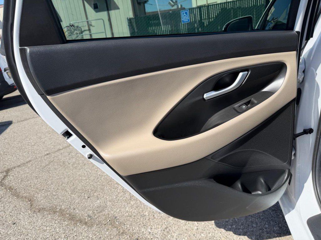 Used 2020 Hyundai Elantra GT w/ Style Package 02 FWD image 39