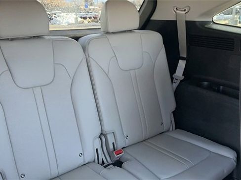 Certified 2025 Kia Sorento EX w/ EX Panoramic Sunroof Package image 31