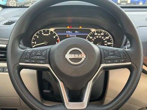 Used 2024 Nissan Altima 2.5 SV image 14