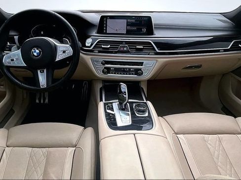 Used 2020 BMW 750i xDrive w/ Executive Package AWD/4WD image 7