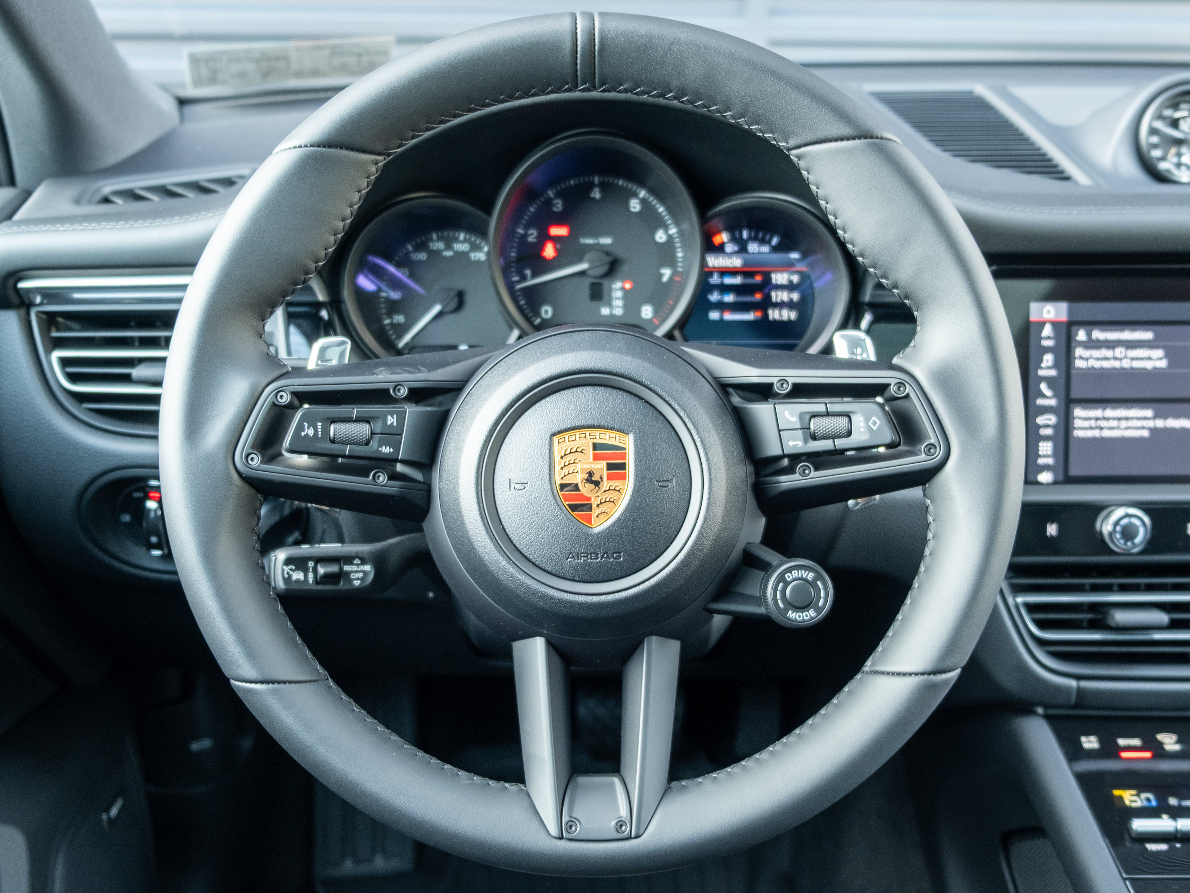 Certified 2026 Porsche Macan AWD/4WD image 23