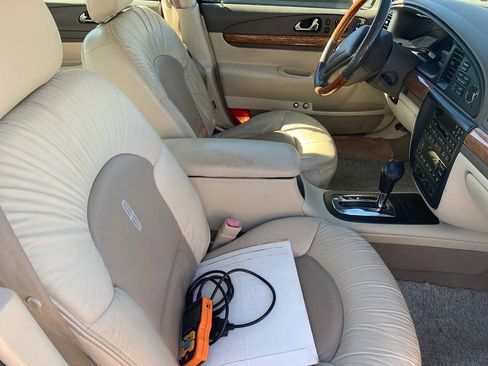 Used 2001 Lincoln Continental FWD image 4