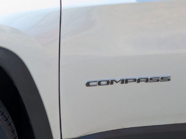 Used 2025 Jeep Compass Limited AWD/4WD image 12