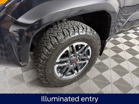 Used 2024 Toyota Tacoma TRD Sport AWD/4WD image 9