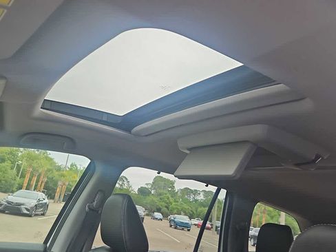 Used 2019 Honda Pilot Touring image 16