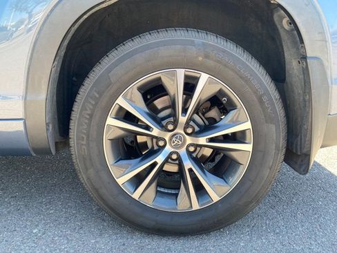 Used 2016 Toyota Highlander XLE AWD/4WD image 15