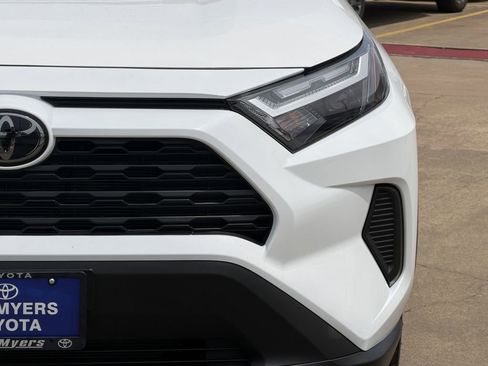 Used 2025 Toyota RAV4 XLE w/ Convenience Package FWD image 4