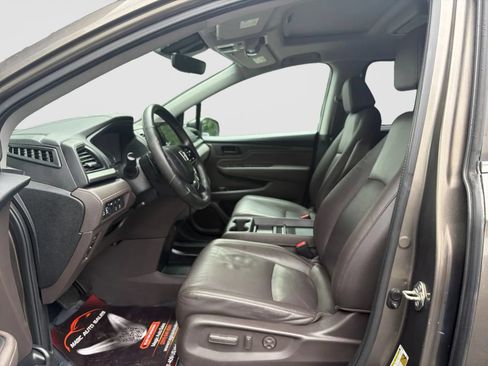 Used 2018 Honda Odyssey Touring image 12