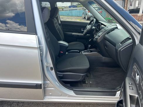 Used 2013 Kia Soul + w/ Audio Pkg FWD image 21