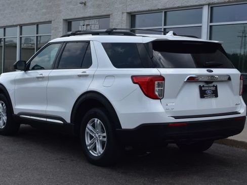 Used 2023 Ford Explorer XLT AWD/4WD image 7