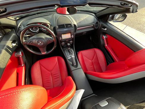 Used 2011 Mercedes-Benz SLK 350 image 21