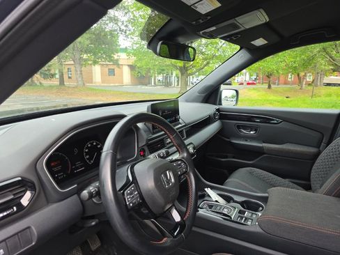 Used 2023 Honda Pilot Sport image 23