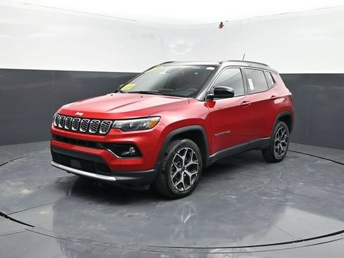 Used 2025 Jeep Compass Limited AWD/4WD image 4