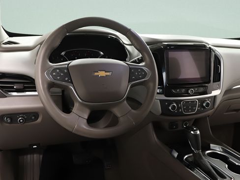 Used 2019 Chevrolet Traverse Premier w/ Driver Confidence II Package FWD image 9