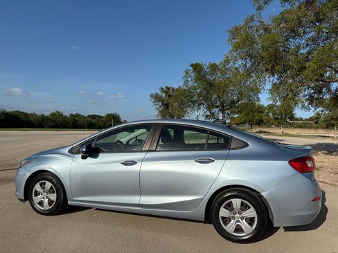 Used 2017 Chevrolet Cruze LS FWD image 47