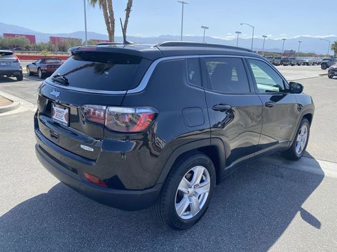 Used 2022 Jeep Compass Latitude FWD image 35