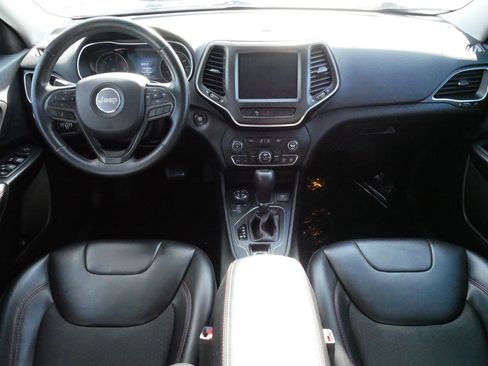 Used 2019 Jeep Cherokee Trailhawk w/ Cold Weather Group image 10