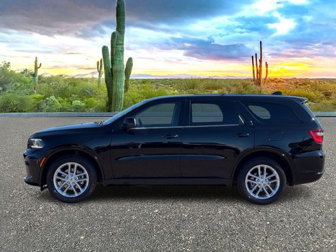 Used 2023 Dodge Durango GT image 3