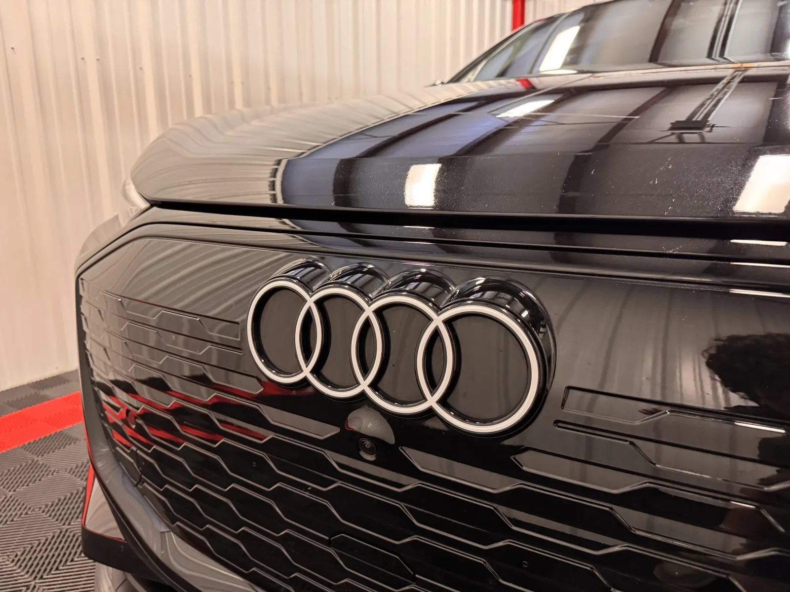 Used 2025 Audi Q6 e-tron Prestige w/ 20" Wheel Package AWD/4WD image 7