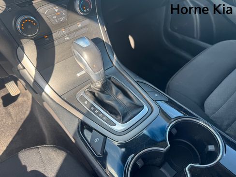 Used 2018 Ford Edge SE FWD image 23
