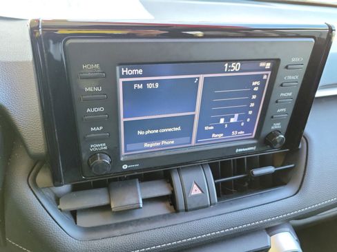 Used 2021 Toyota RAV4 LE image 10