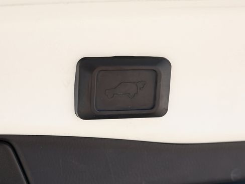 Used 2021 Toyota RAV4 XLE Premium image 38