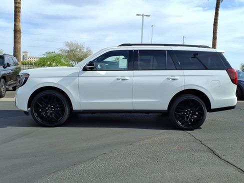 New 2026 Ford Expedition Platinum image 2