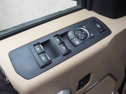 Used 2019 Ford F250 Lariat w/ Lariat Value Package AWD/4WD image 16