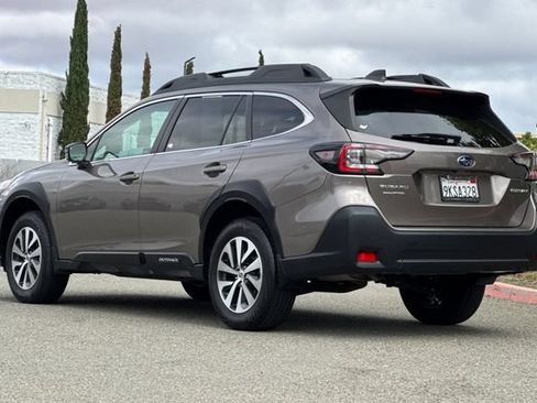 Used 2024 Subaru Outback Premium AWD/4WD image 6