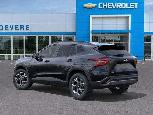 New 2026 Chevrolet Trax LT w/ Sunroof Package FWD image 5