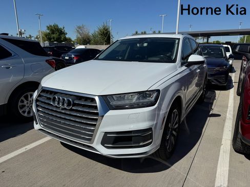 Used 2017 Audi Q7 3.0T Prestige image 2