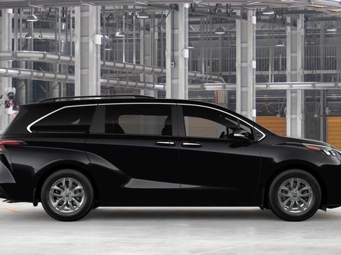 New 2026 Toyota Sienna XLE image 12