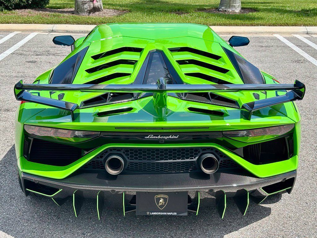 Used 2019 Lamborghini Aventador SVJ AWD/4WD image 9