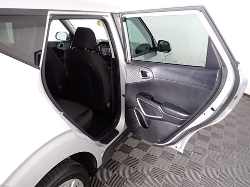 Used 2020 Kia Soul LX image 27