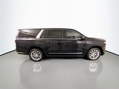 Used 2022 Cadillac Escalade ESV Premium Luxury w/ LPO, Radiant Package AWD/4WD image 8