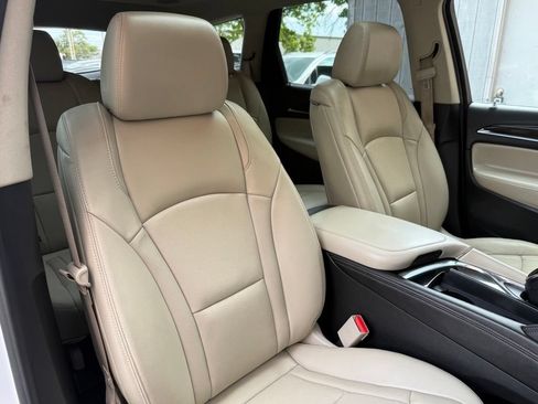 Used 2020 Buick Enclave Premium w/ Sun and Sites Package AWD/4WD image 21