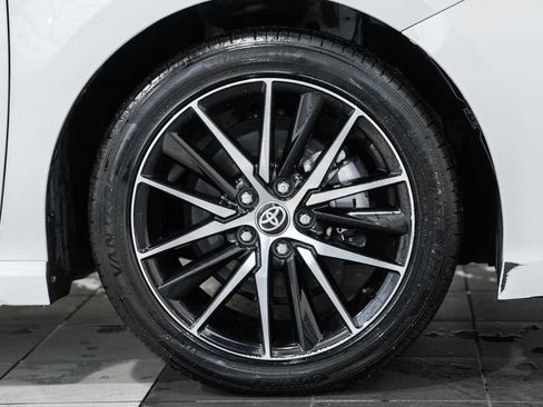 Used 2024 Toyota Camry SE image 14