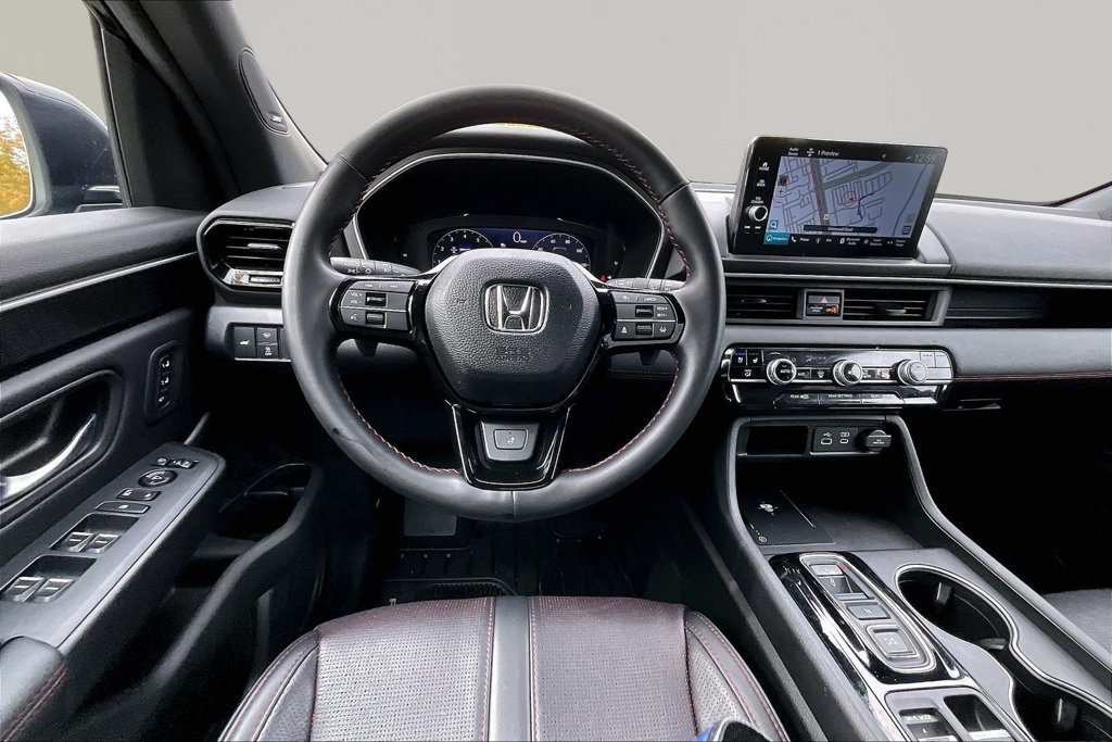 Used 2025 Honda Pilot Black Edition image 9