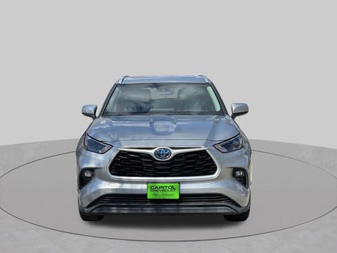 Used 2022 Toyota Highlander XLE AWD/4WD image 9