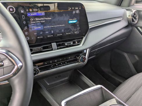 Used 2025 Chevrolet Equinox LT image 20