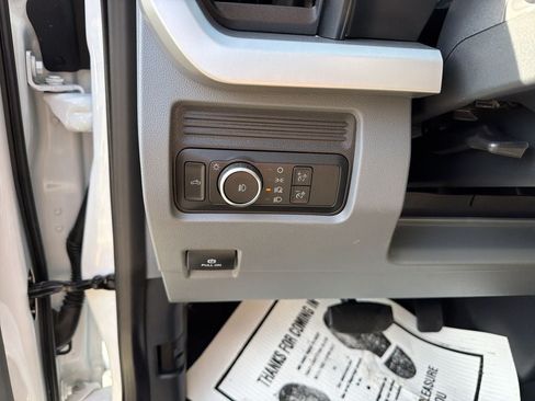 Used 2025 Ford F250 XLT AWD/4WD image 17