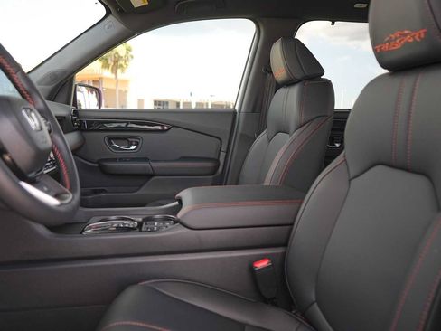 Used 2025 Honda Pilot TrailSport image 11