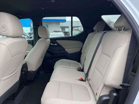 Used 2023 Chevrolet Traverse LS image 11