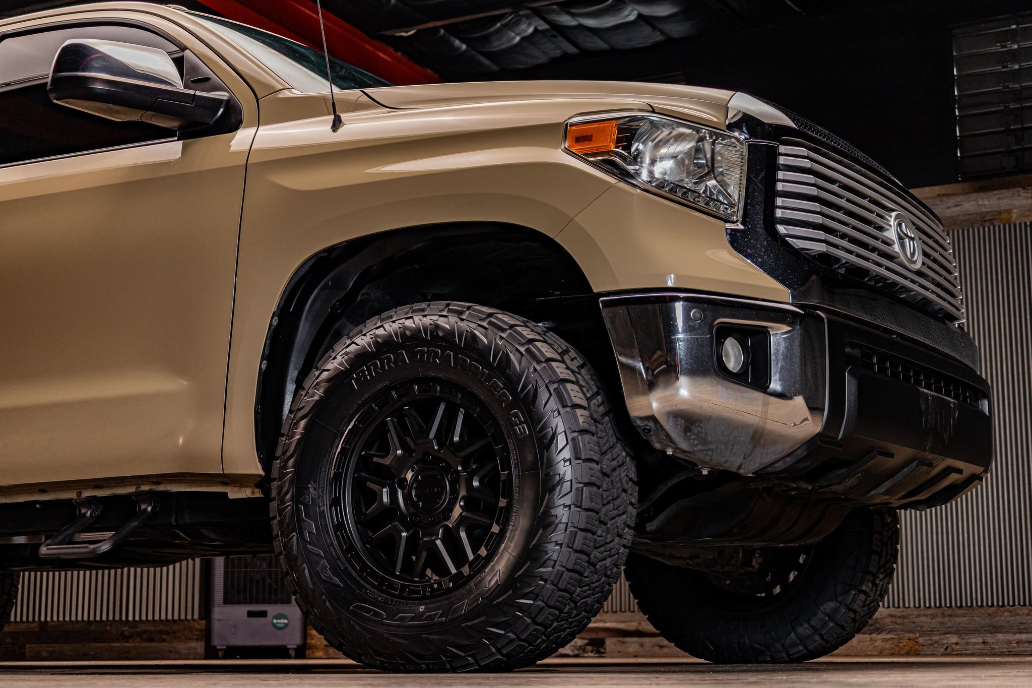 Used 2017 Toyota Tundra Limited w/ Limited Premium Package AWD/4WD image 11